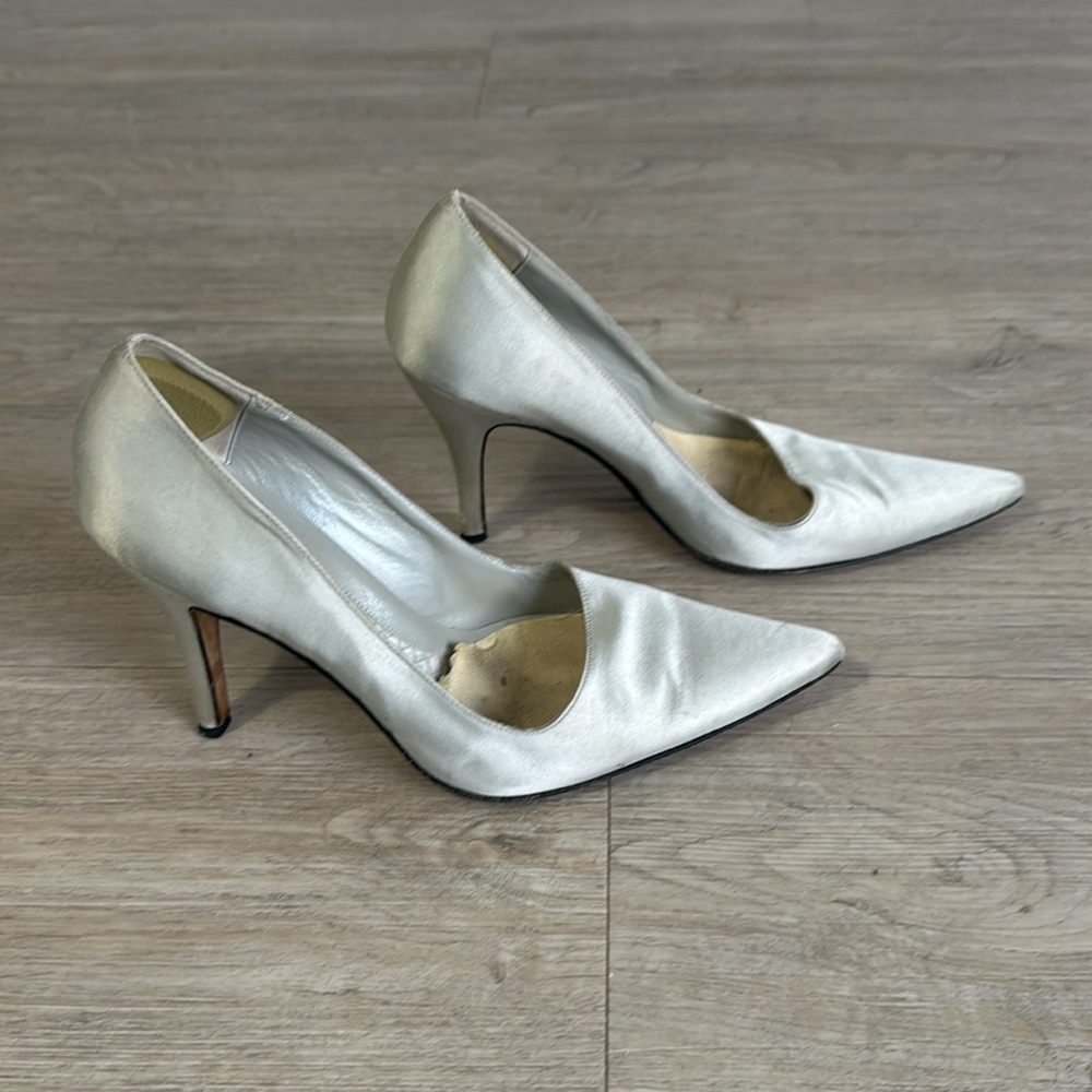 Vintage pointy pumps. excellent condition